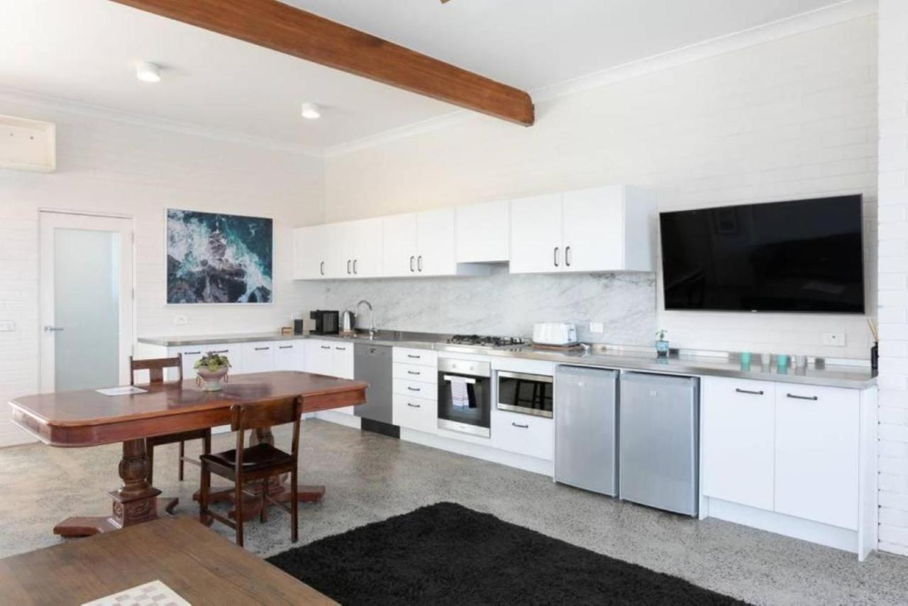 Upscale Cliffside Studio With Ocean Views North Bondi Sydney Exterior photo