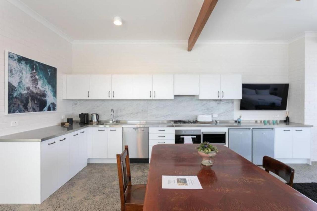 Upscale Cliffside Studio With Ocean Views North Bondi Sydney Exterior photo