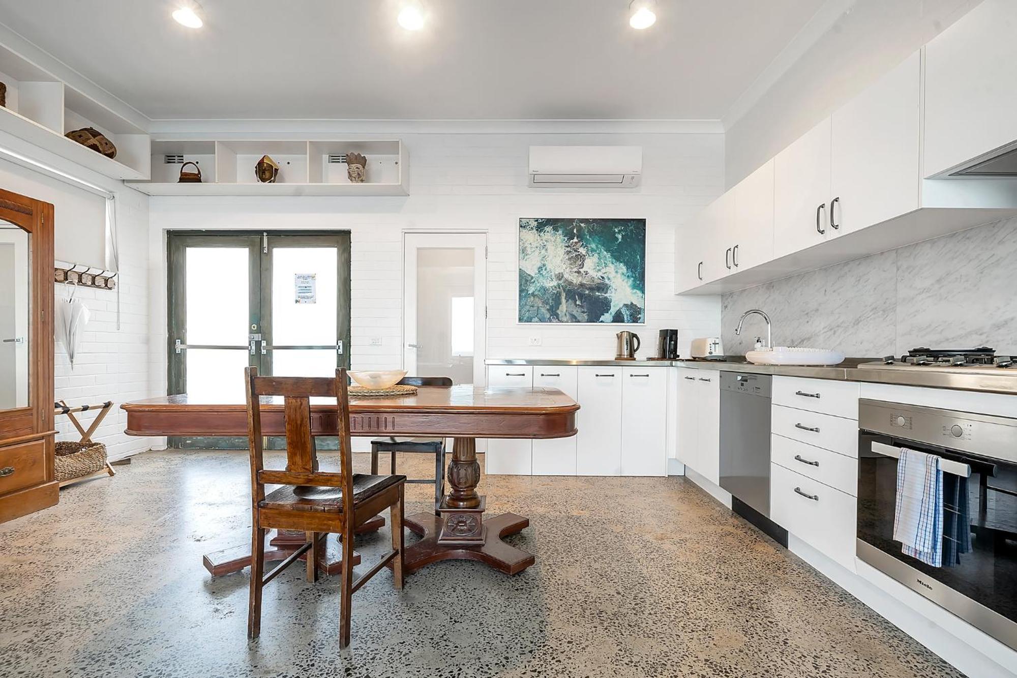 Upscale Cliffside Studio With Ocean Views North Bondi Sydney Exterior photo